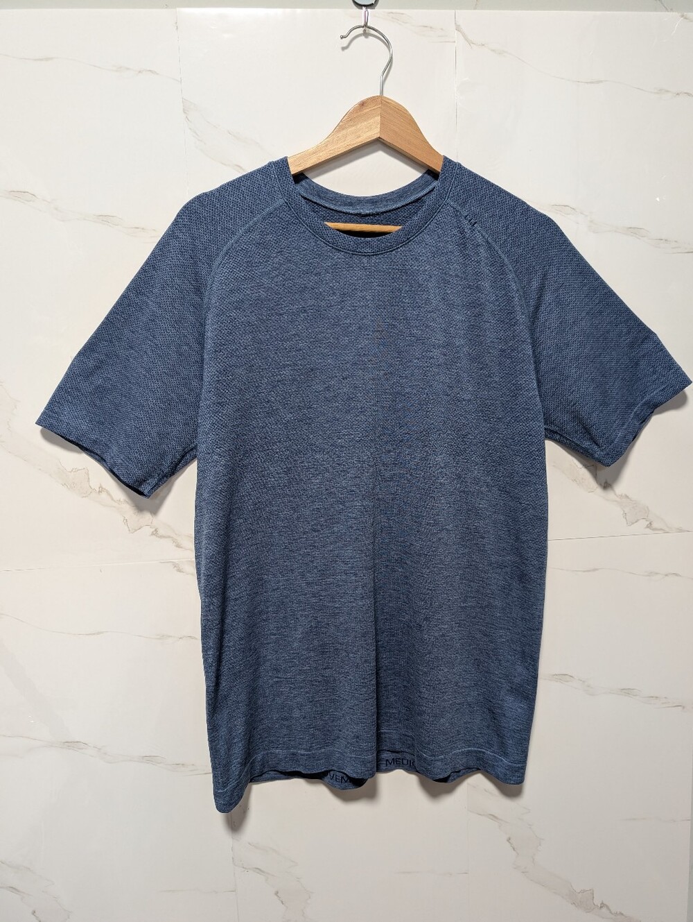LULULEMON Blue Lightweight Short Sleeve Stretch Workout Shirt - Men's Size M